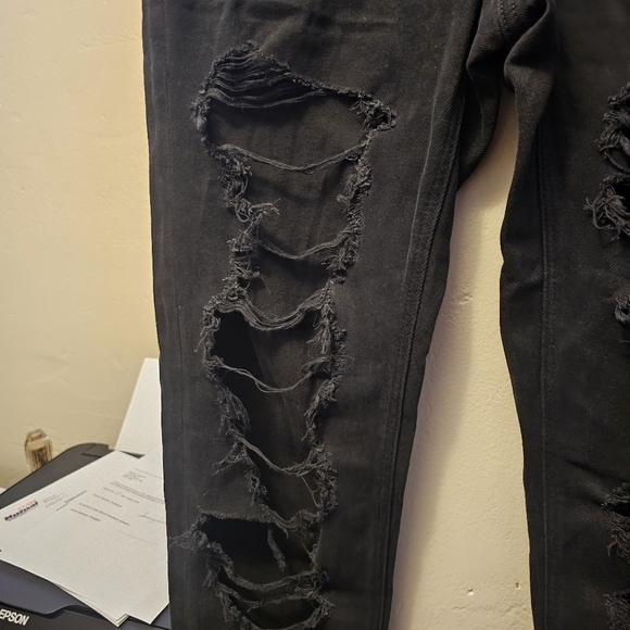 AE Strigid Ripped Mom Jean - Picture 8 of 11